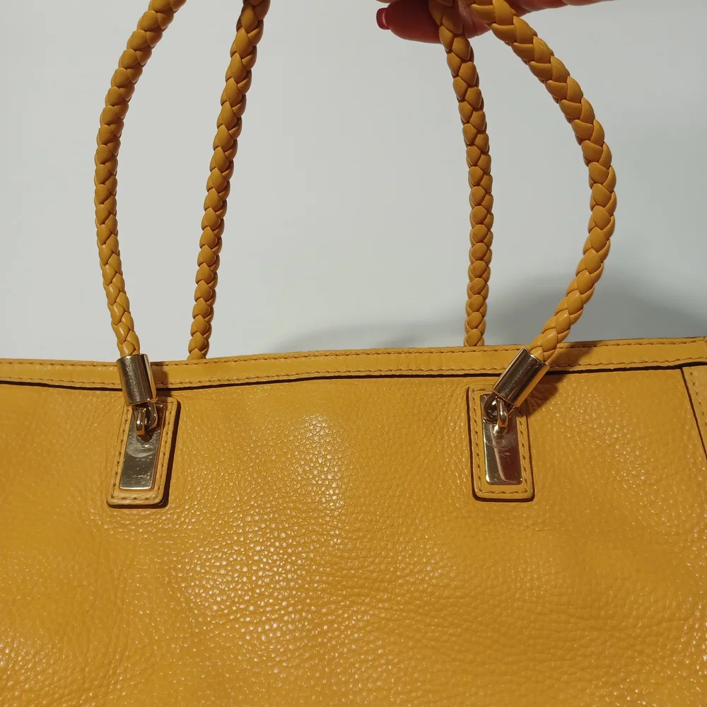 Gucci Bella Medium Tote Bag - Picture 13 of 14